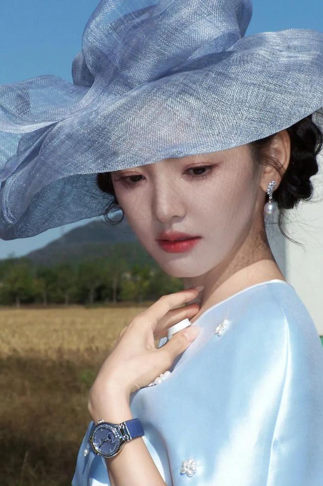 “小说里的顶级白富美”就有了脸PG麻将胡了试玩平台她一出现(图7)