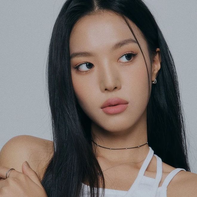 “小说里的顶级白富美”就有了脸PG麻将胡了试玩平台她一出现(图9)