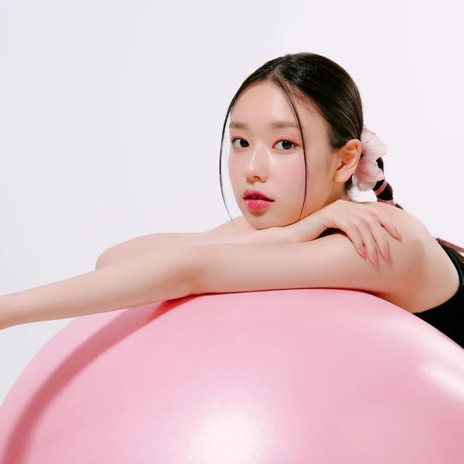 “小说里的顶级白富美”就有了脸PG麻将胡了试玩平台她一出现(图11)