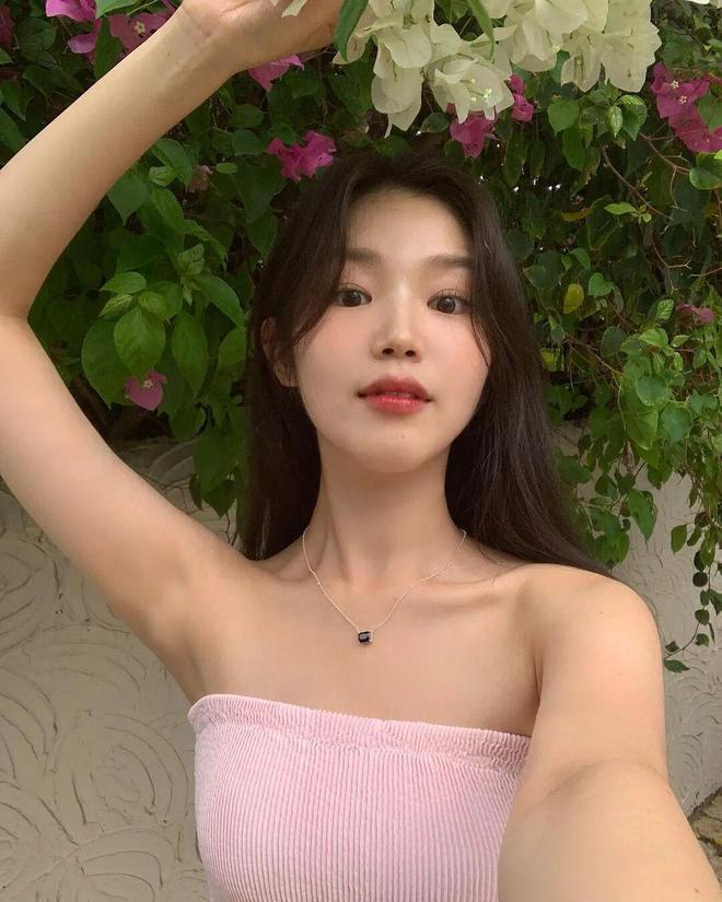 “小说里的顶级白富美”就有了脸PG麻将胡了试玩平台她一出现(图18)