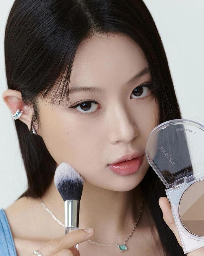 “小说里的顶级白富美”就有了脸PG麻将胡了试玩平台她一出现(图16)