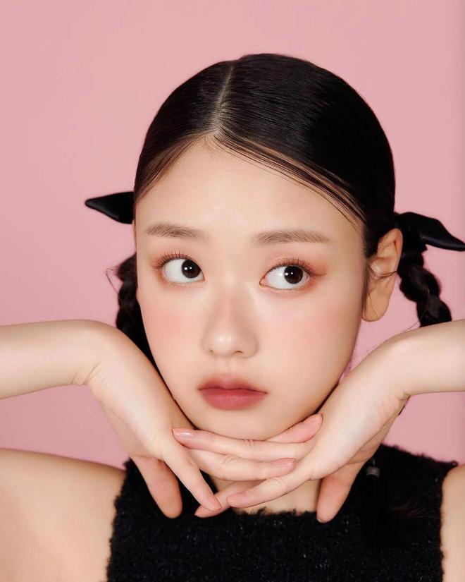 “小说里的顶级白富美”就有了脸PG麻将胡了试玩平台她一出现(图23)